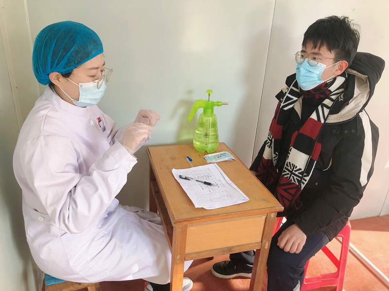 发热学生体温复测.jpg