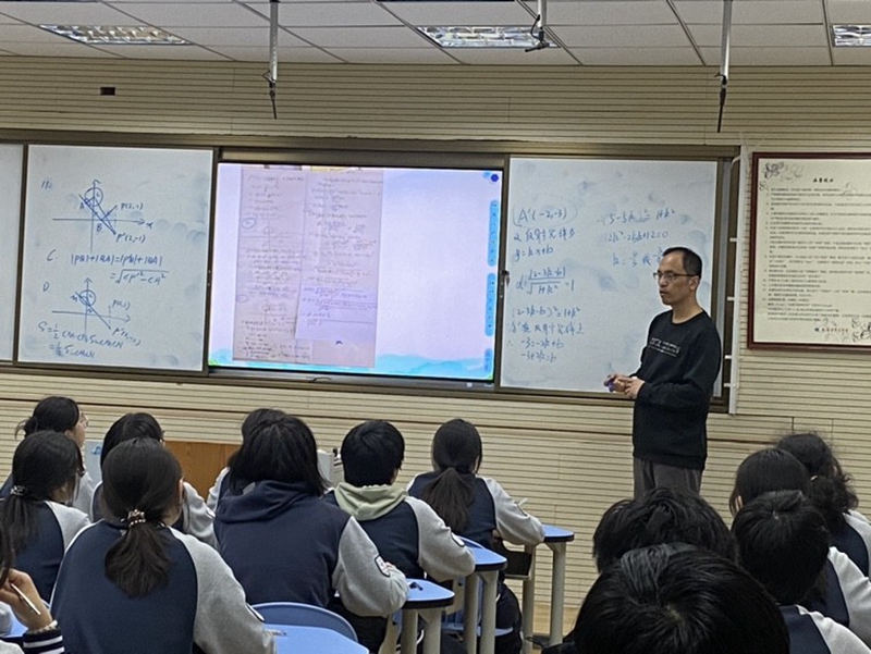辛现勇老师讲课照.jpg