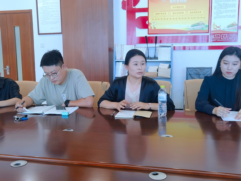 美育老师发言照 (3).jpg