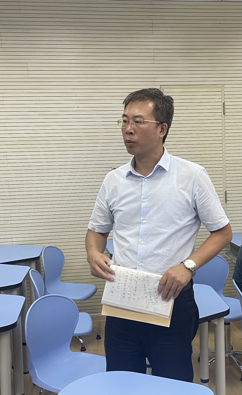 张校长讲话.jpg