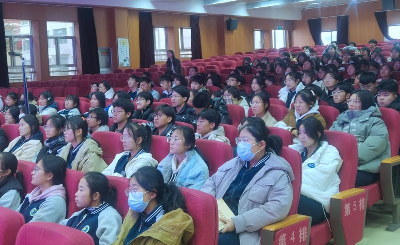 学生听课照.jpg