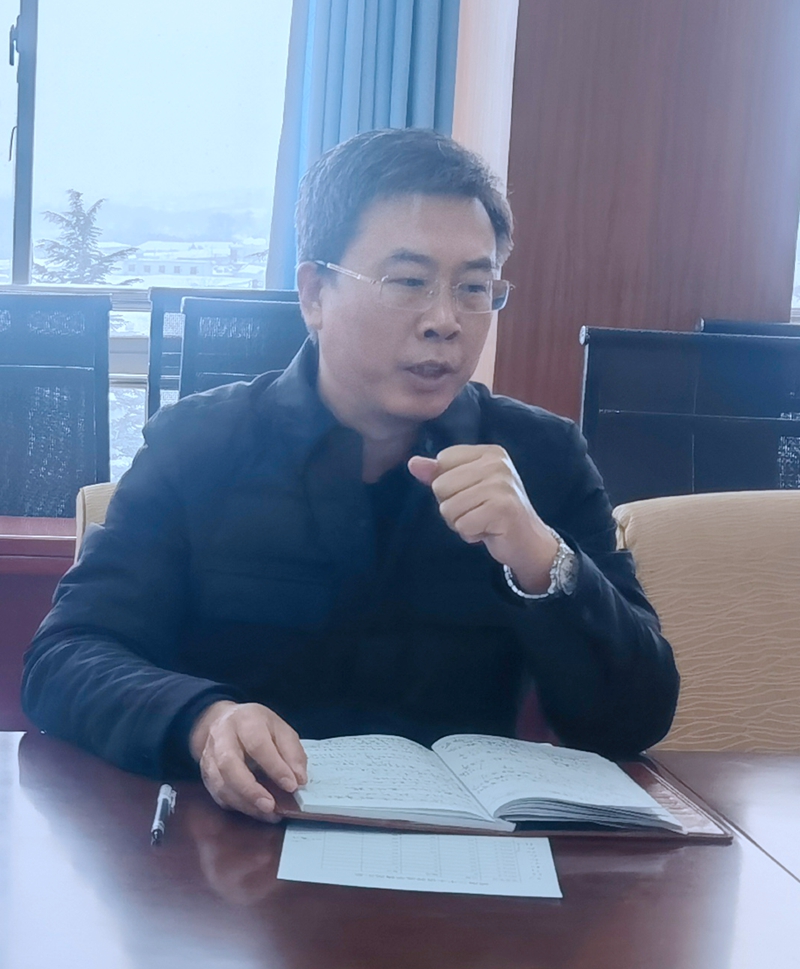 张校长发言照.jpg