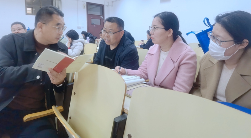 语文教师分享照.jpg