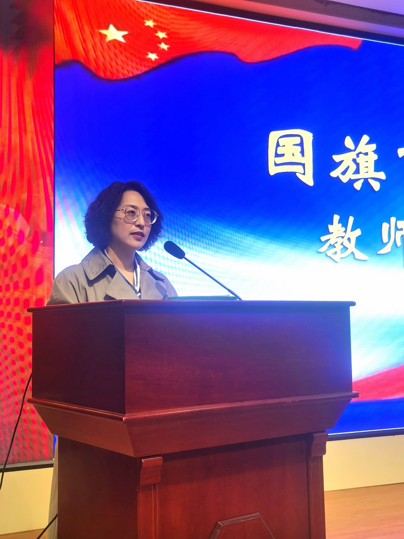3国旗下讲话老师.jpg
