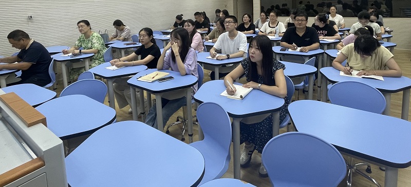 青年教师照 (2).jpg
