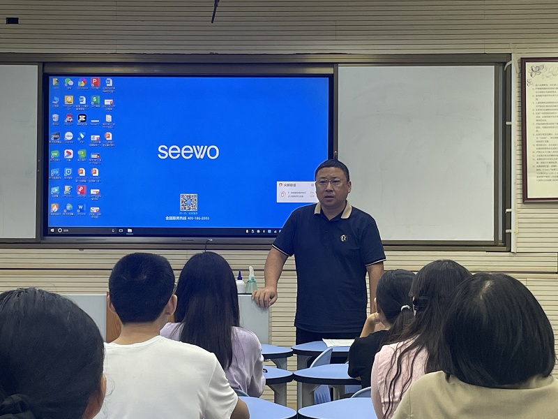 刘强副校长.jpg